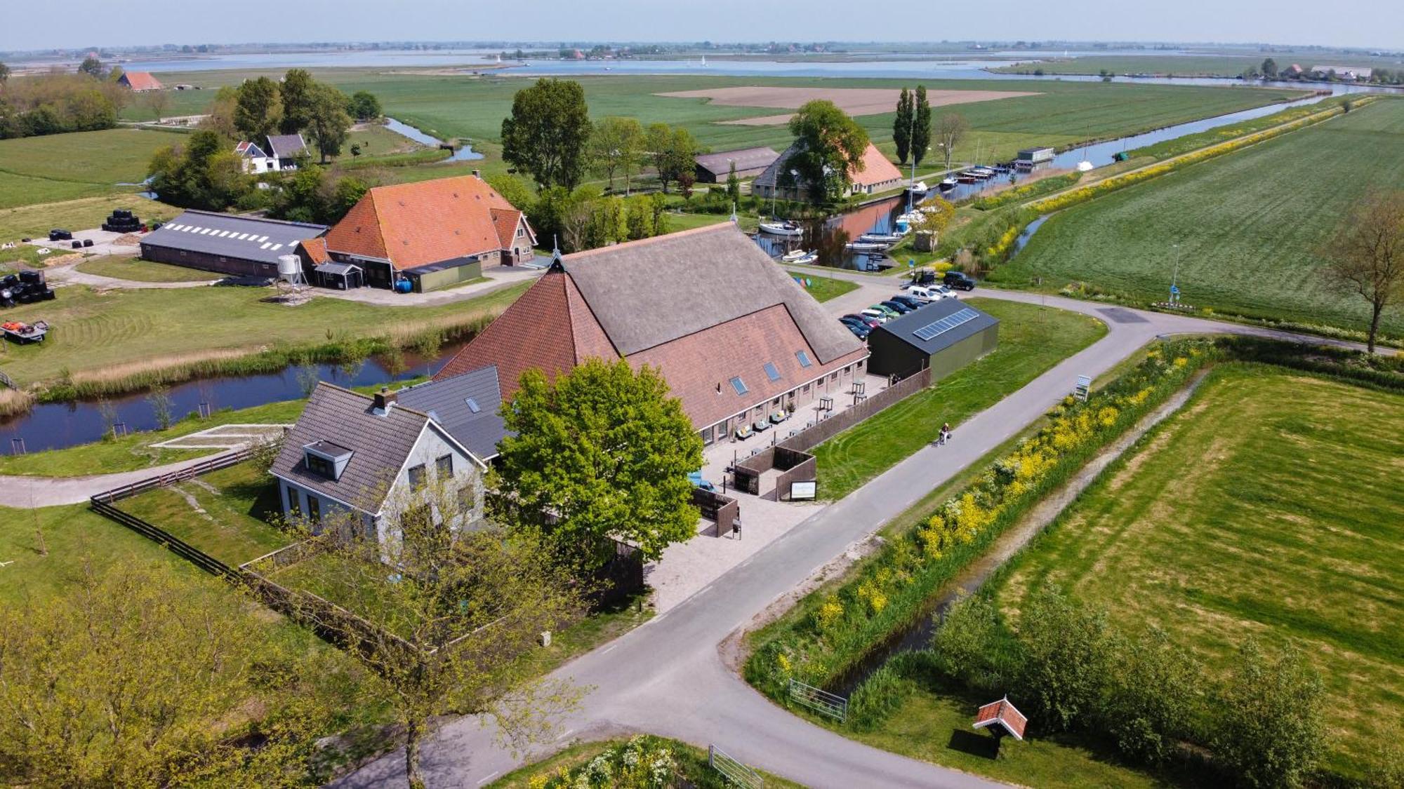 Groepsaccommodatie Fries En Fruitig Nijhuizum 外观 照片